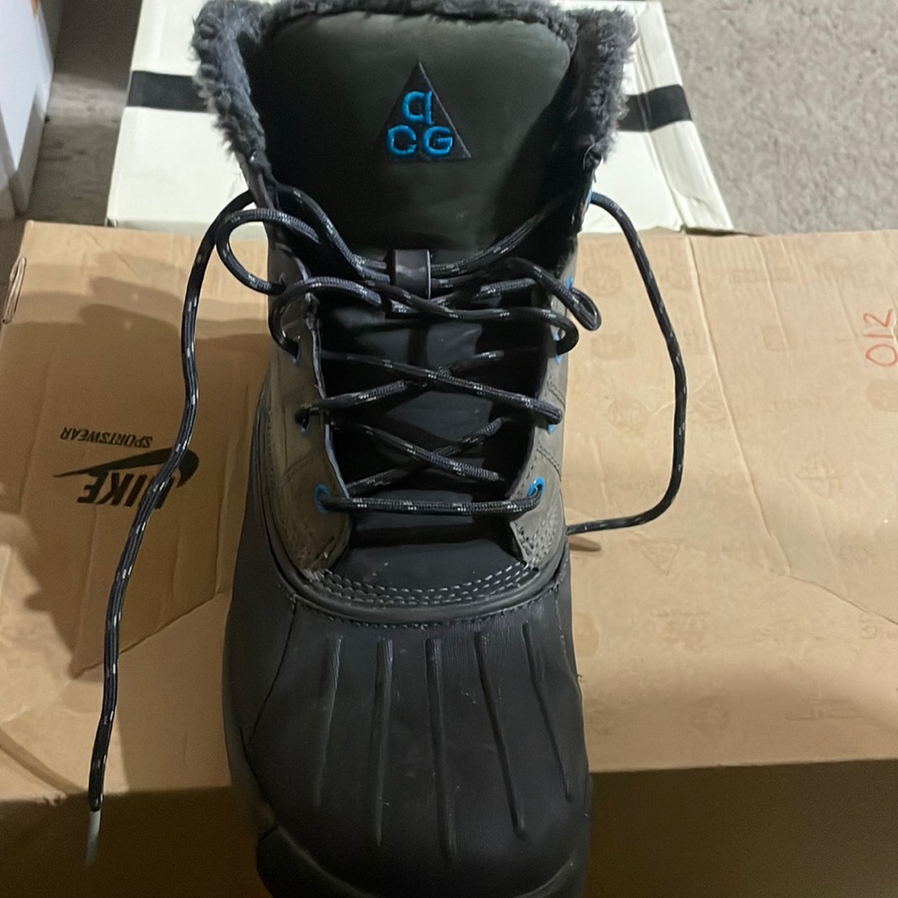 Nike winter boot